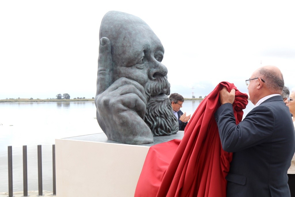 Busto de Álvaro Guerra