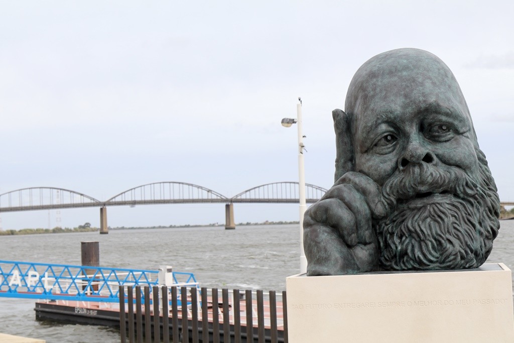 Busto de Álvaro Guerra