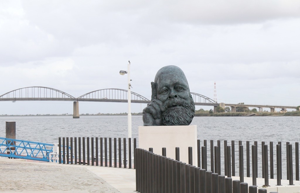 Busto de Álvaro Guerra