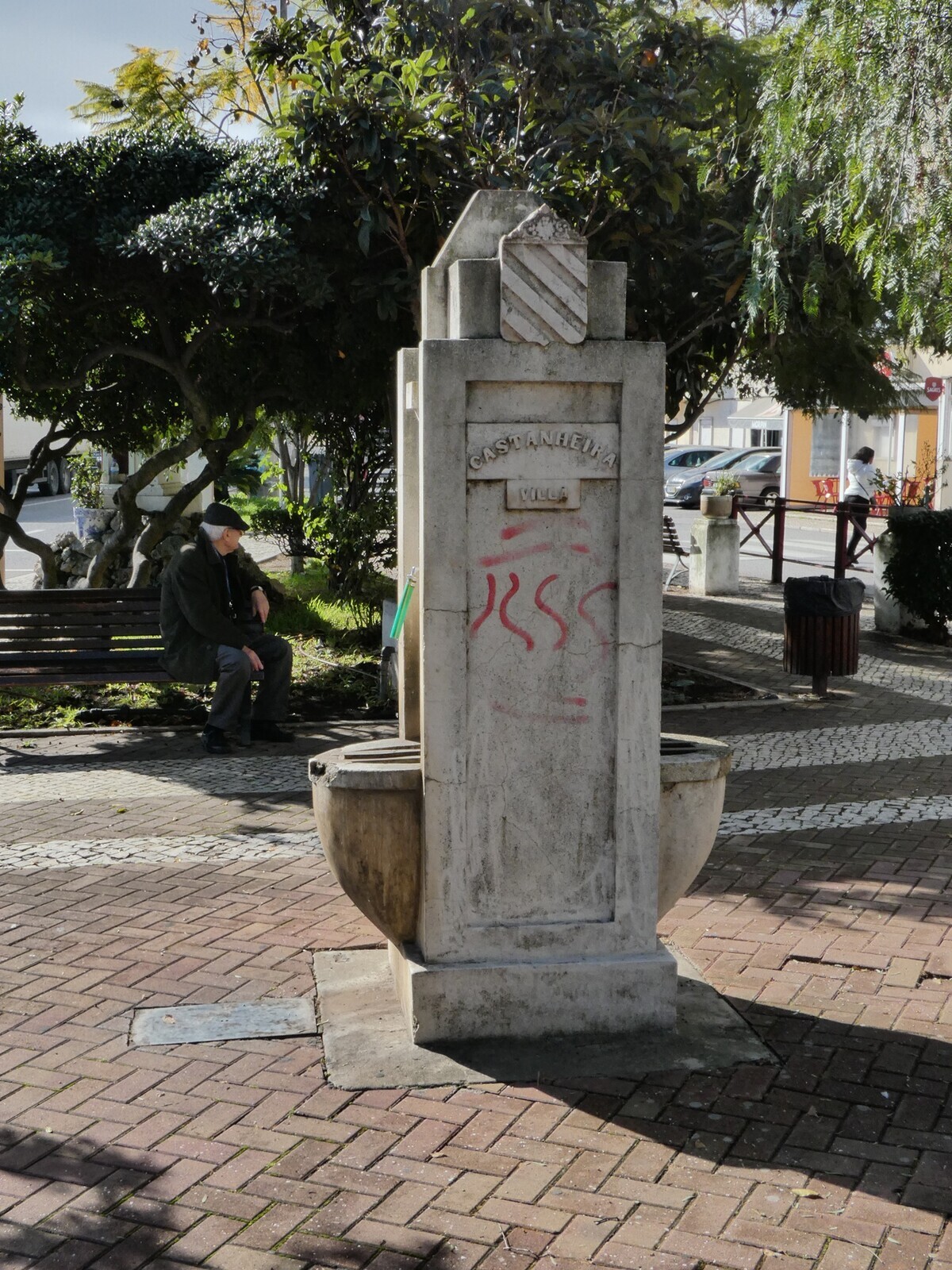 castanheira___chafariz_no_largo_djulia_palha_002