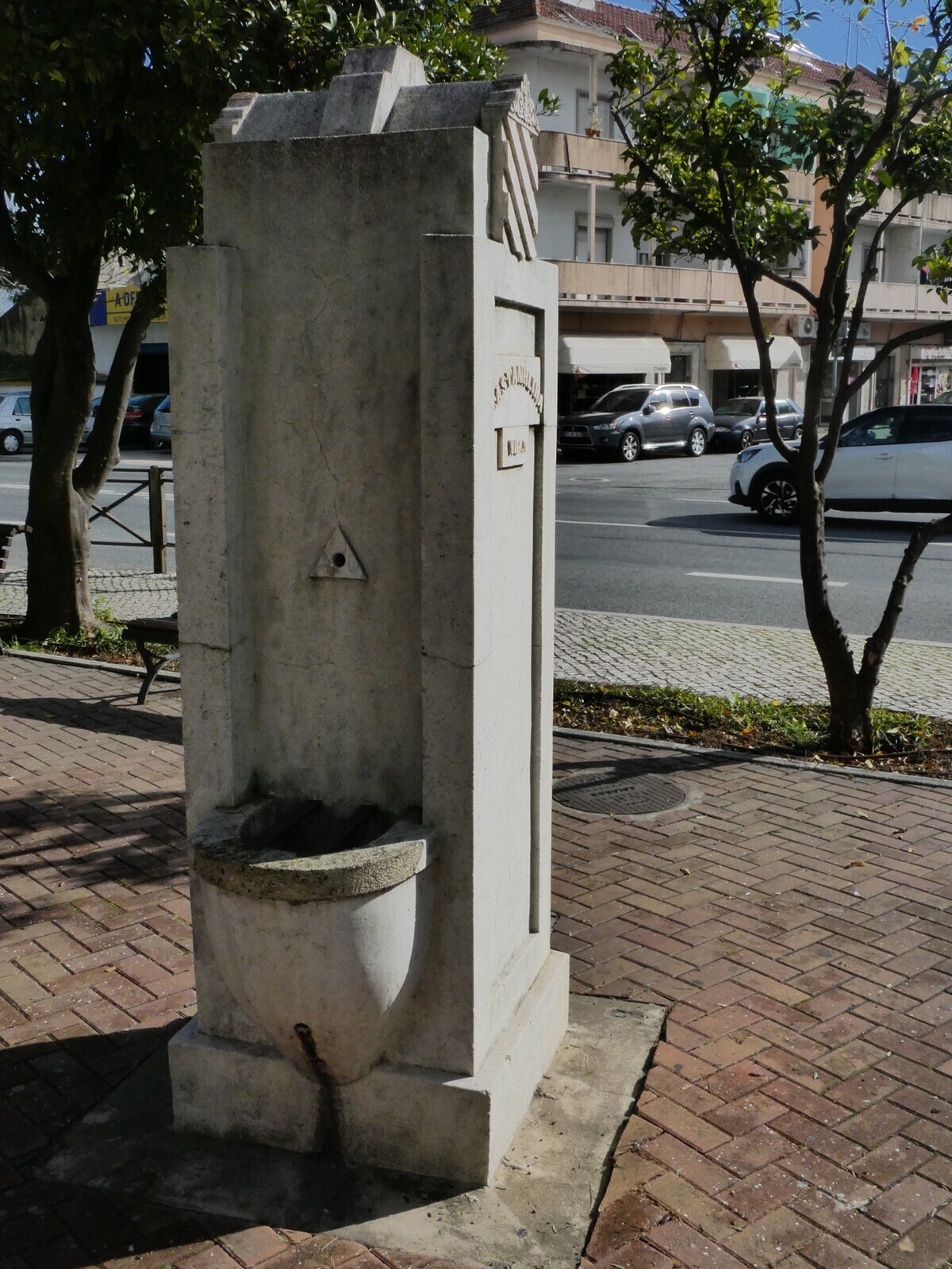 castanheira___chafariz_no_largo_d_julia_palha_005