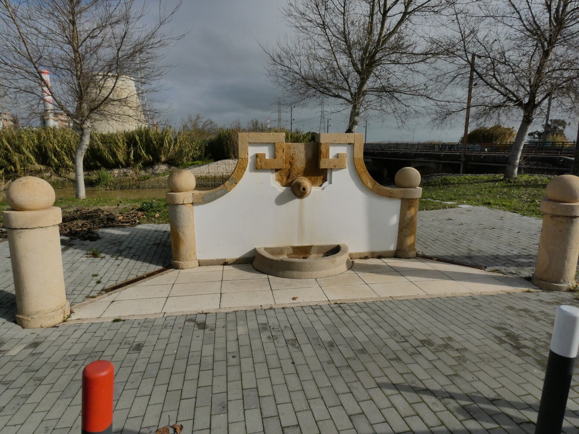 castanheira___vala_do_carregado___fonte_publica_da_vala_do_carregado_001